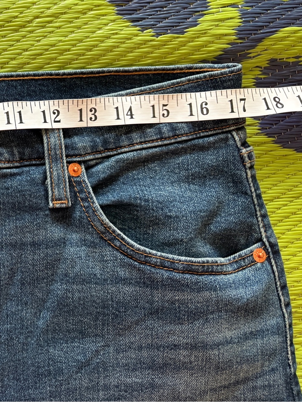LEVI'S High Waisted Mom Jeans Size 32 In Medium Indigo Worn In - Blue - Picture 10 of 12